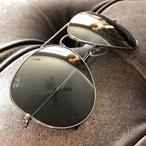 NWOT Rayban Mirrored Aviator Sunglasses Silver
